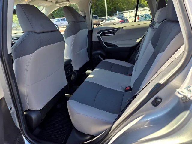 Used 2021 Silver Toyota XLE image 11