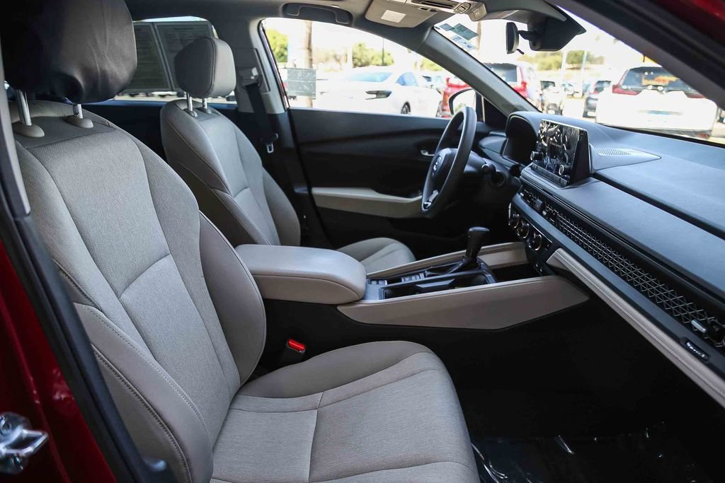 2025 Honda Accord SE - Photo 45