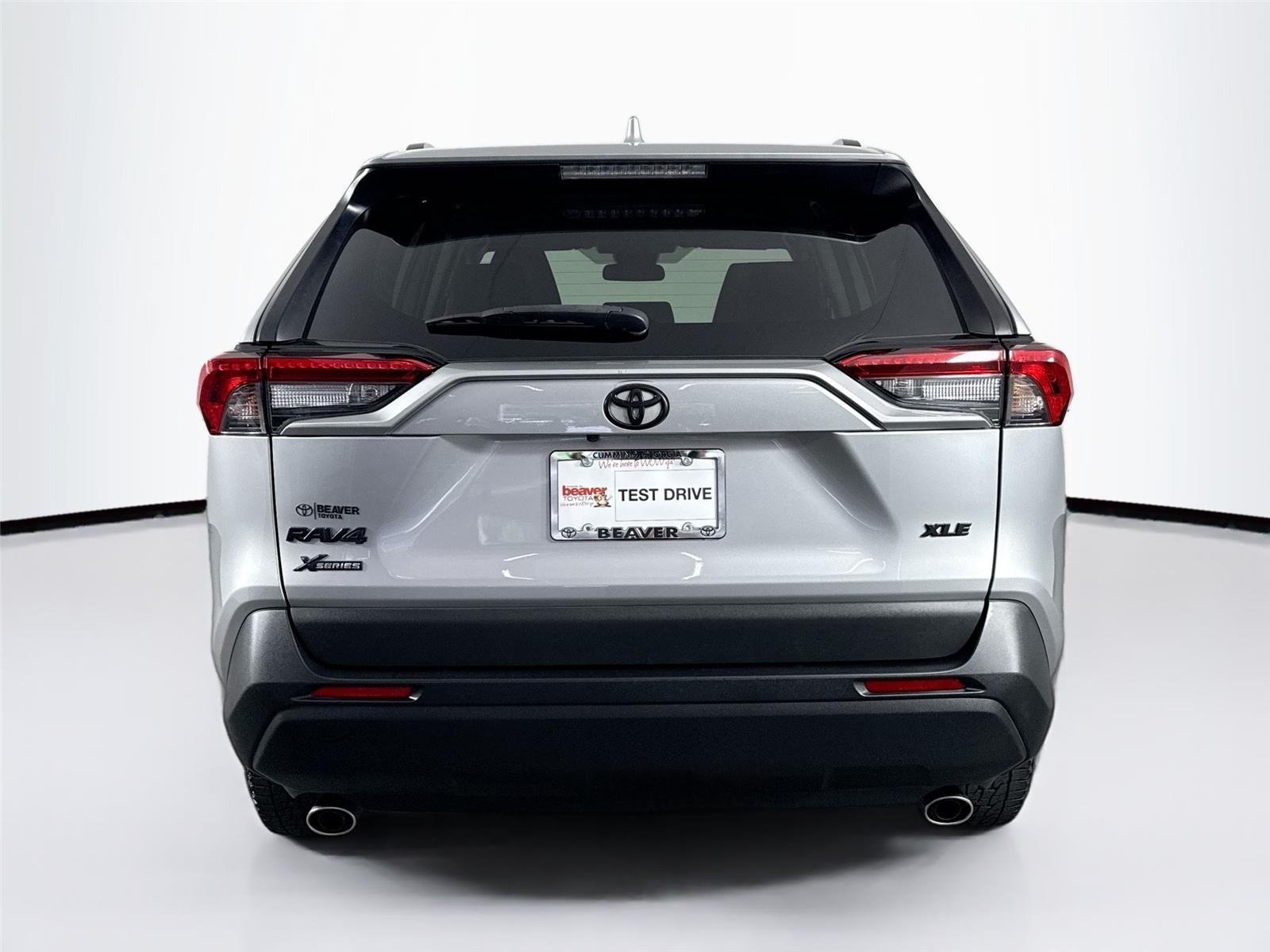 Used 2022 Silver Sky Metallic Toyota XLE image 10