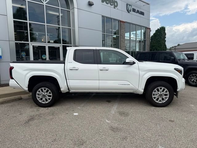 2025 Toyota Tacoma SR5 - Photo 7