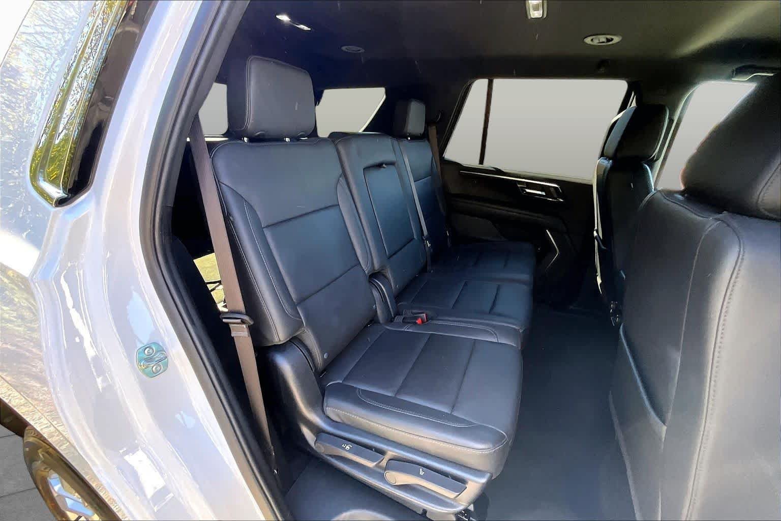 Used 2025 Summit White Chevrolet LT image 21