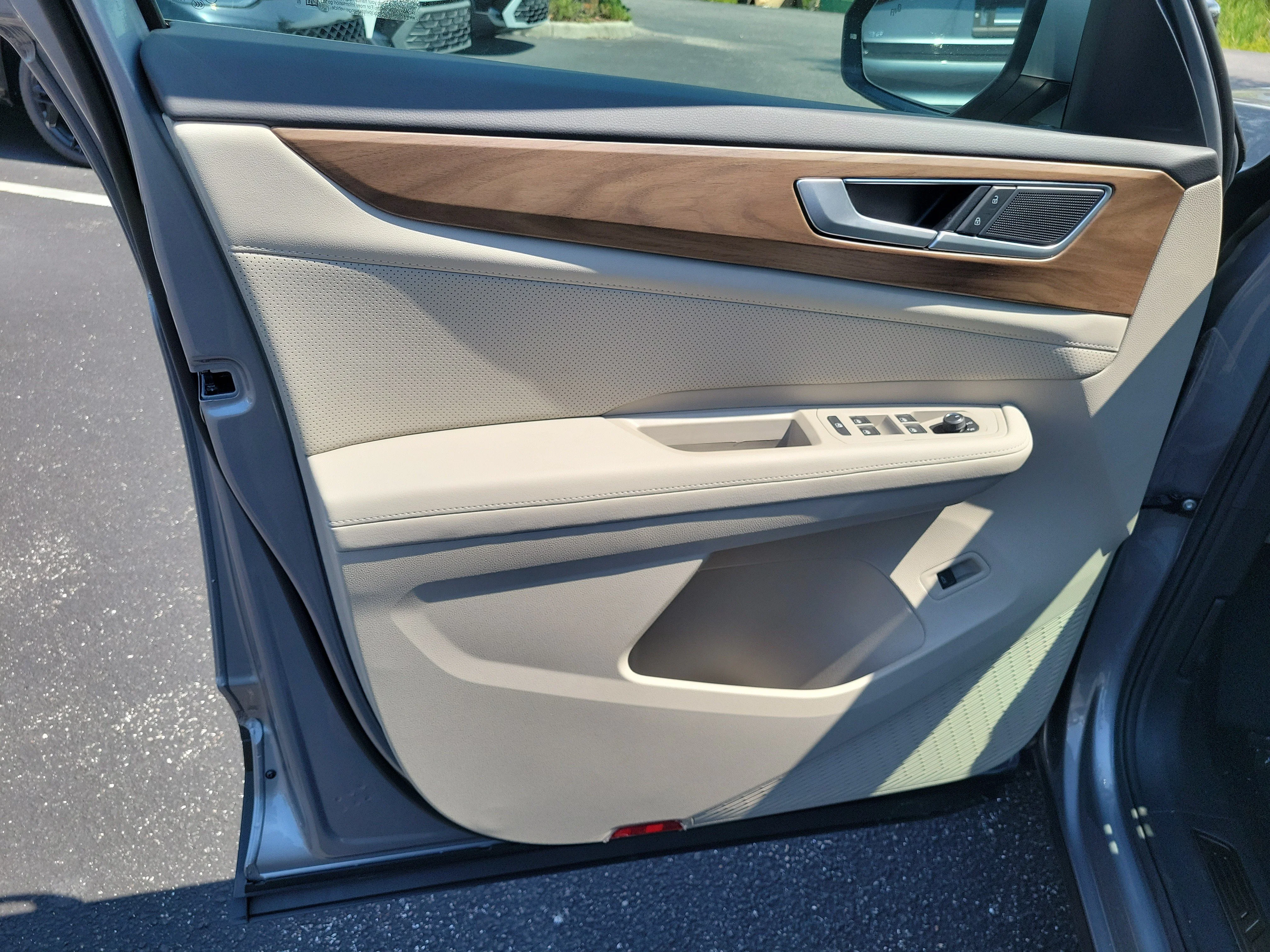 New 2026 Silver Volkswagen SE w/Technology image 16