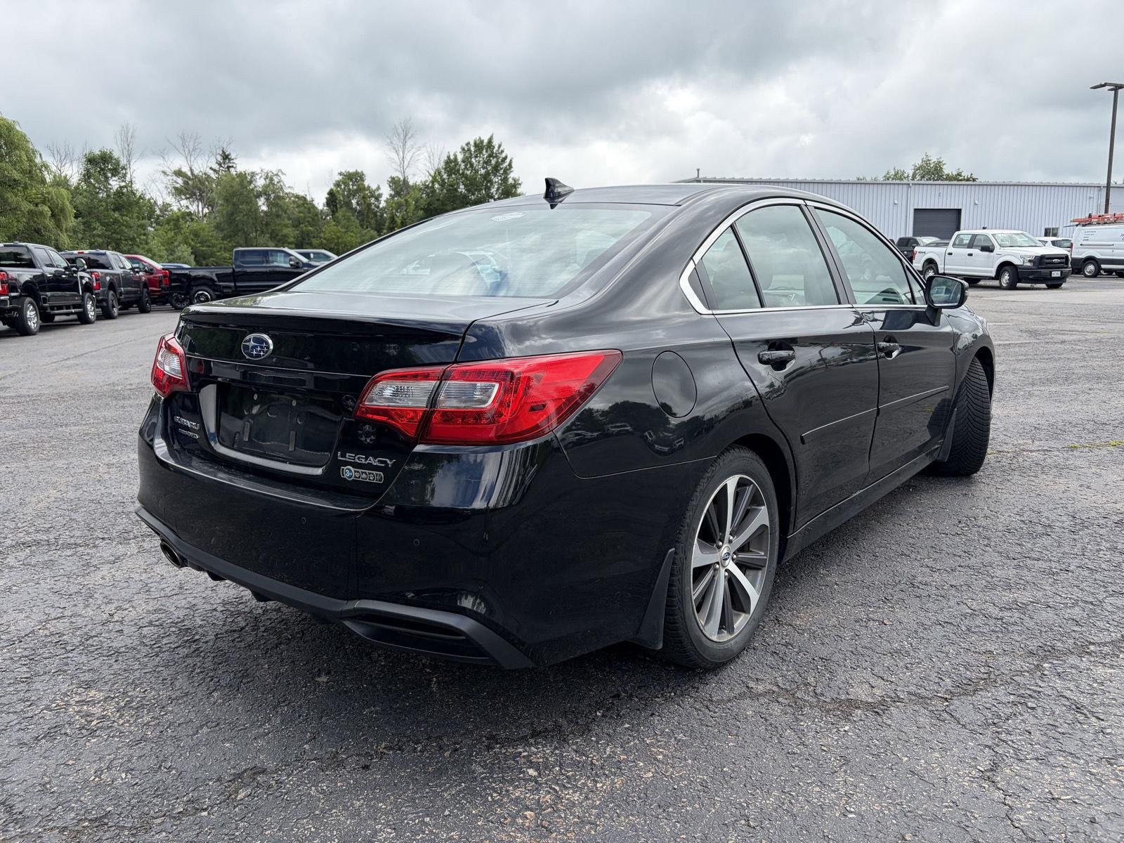 Used 2018 Crystal Black Silica Subaru Limited image 10