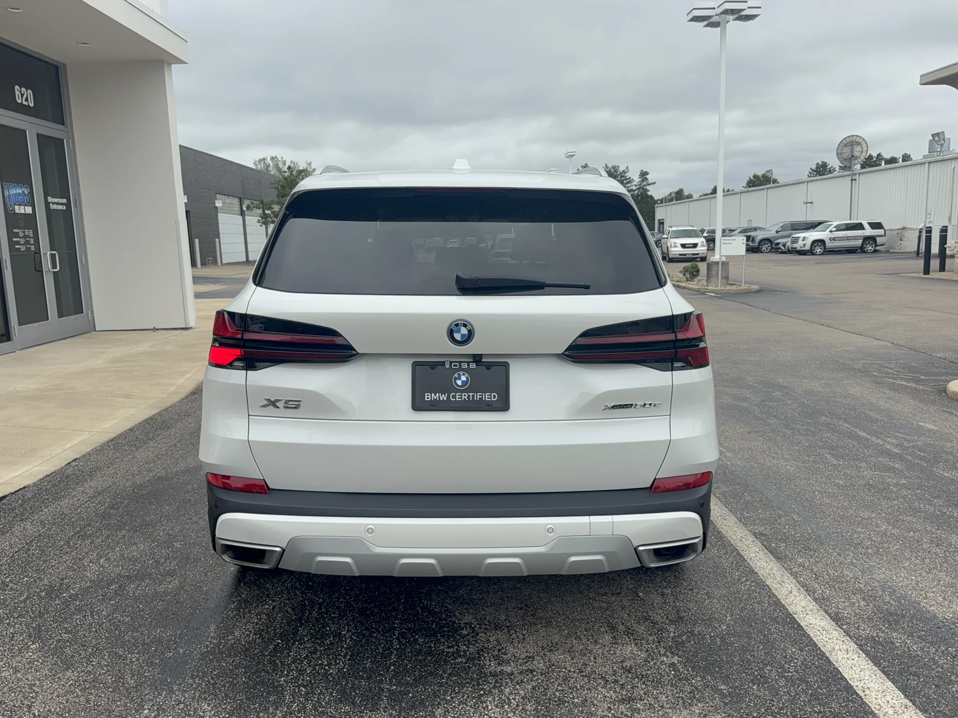 Certified Used 2024 Mineral White Metallic BMW xDrive50e image 4