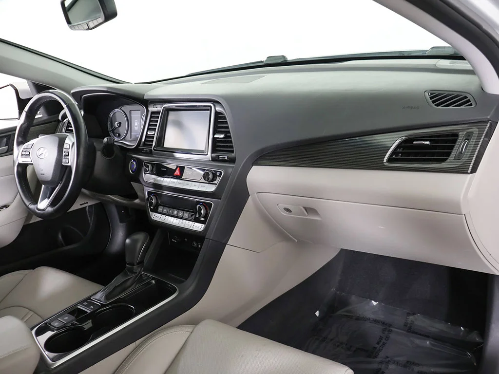 Used 2019 Silver Hyundai Limited image 31