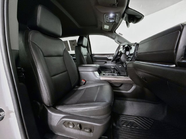 Used 2022 IRIDESCENT PEARL TRICOAT Chevrolet LTZ image 31