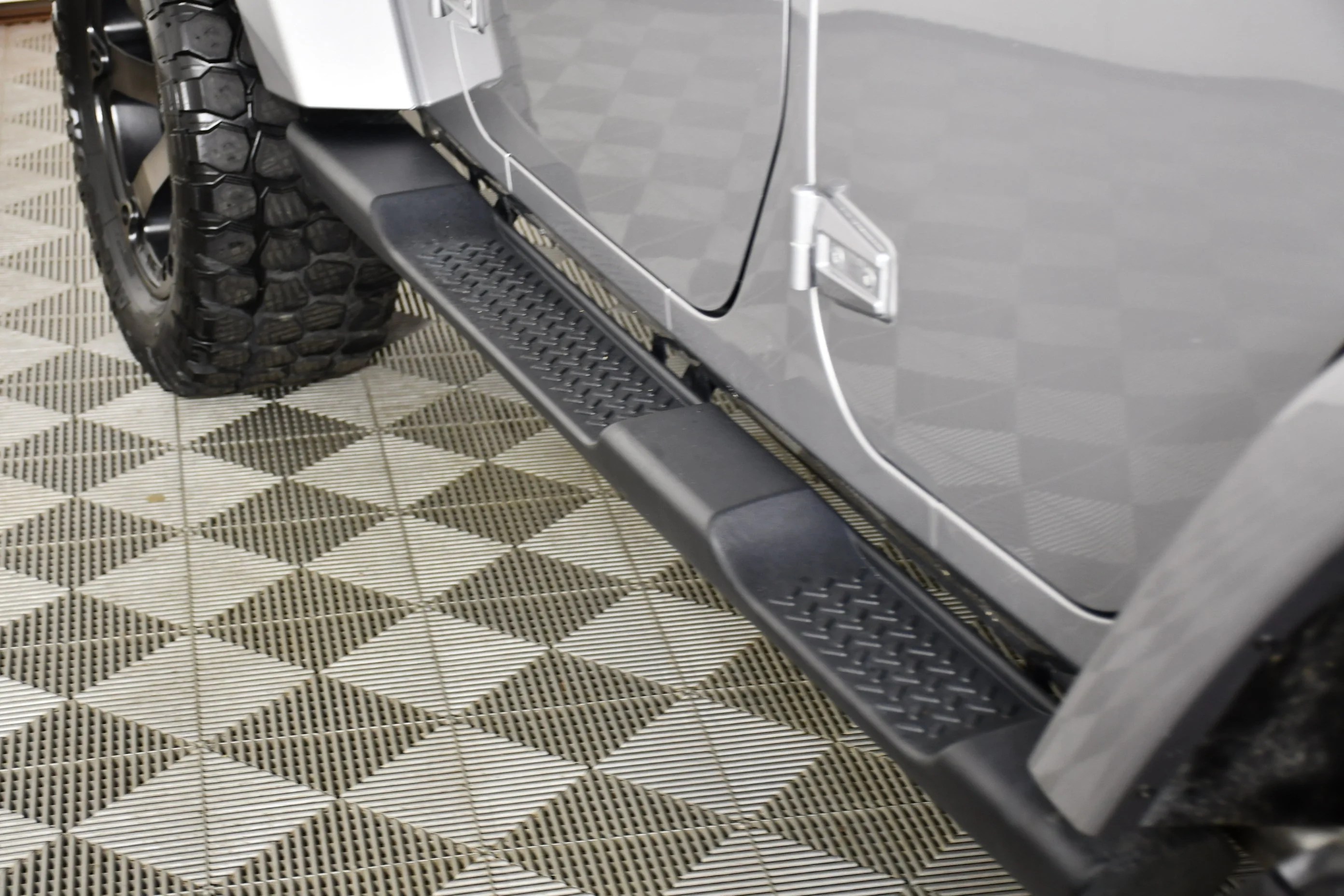 Used 2013 Billet Silver Metallic Jeep Sahara image 17