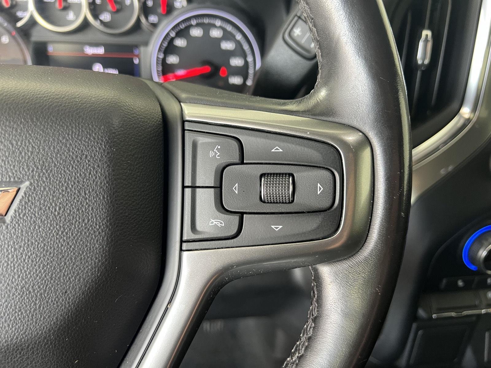 Used 2019 BLACK Chevrolet RST image 12