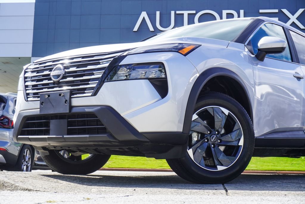 Used 2025 Silver Nissan SV image 2