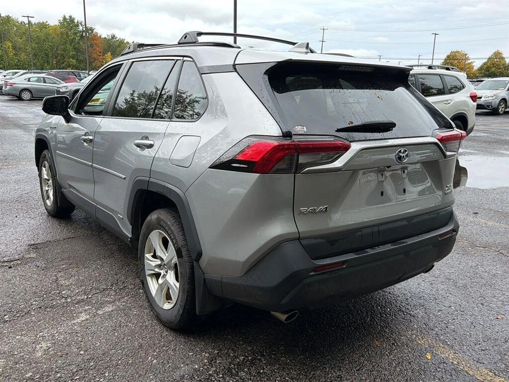 Used 2019 Silver Sky Metallic Toyota XLE image 10