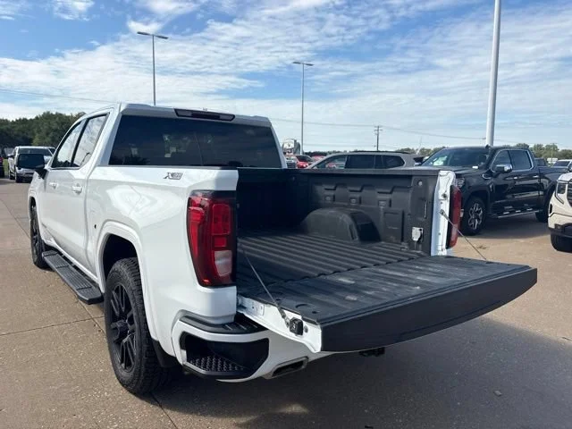 Used 2022 SUMMIT WHITE GMC Elevation image 7