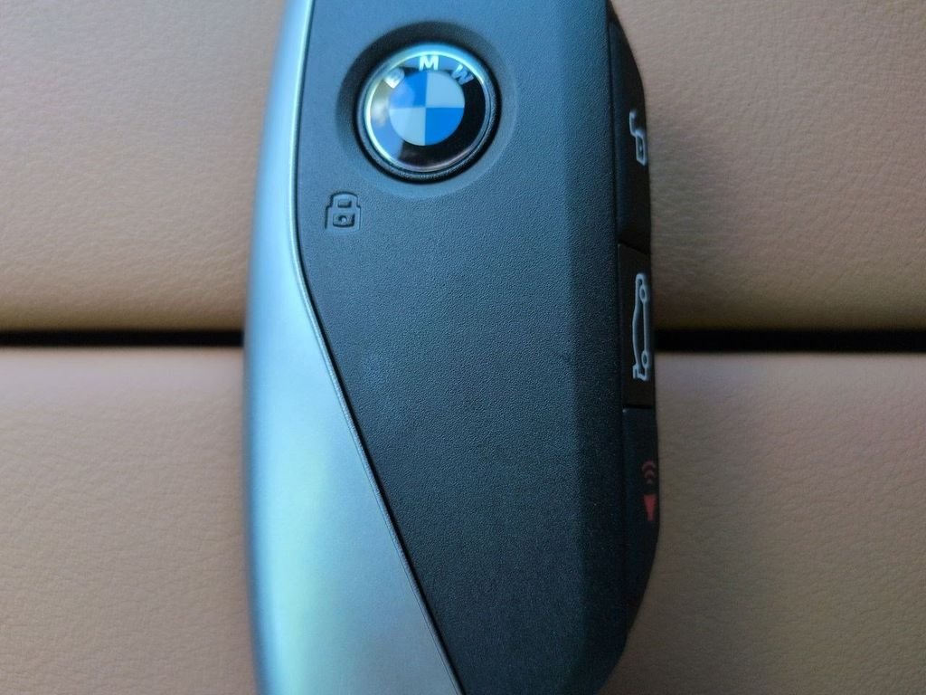 New 2026 Black Sapphire Metallic BMW xDrive40i image 30