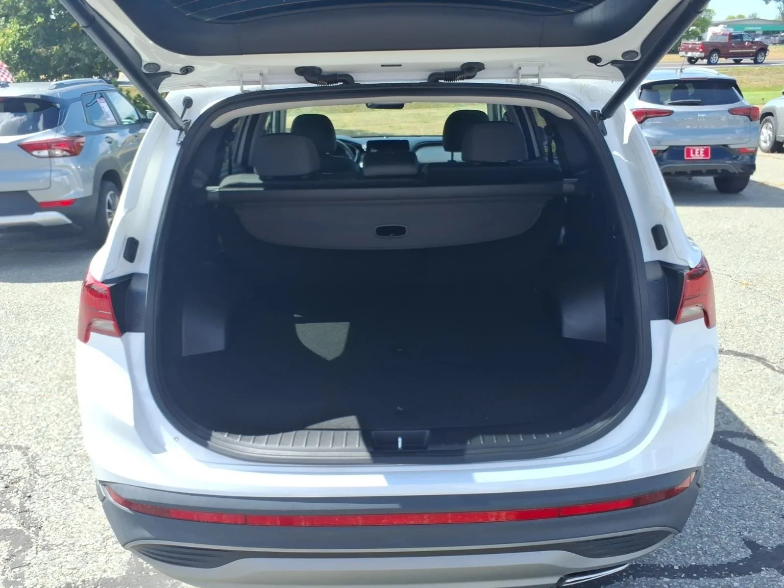 Used 2023 White Pearl Hyundai SEL image 12