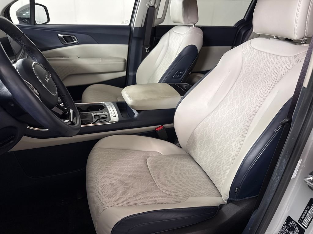 2025 Kia Carnival EX - Photo 11
