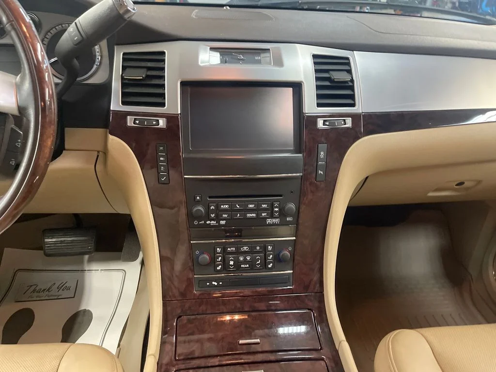 Used 2013 White Cadillac Luxury image 19