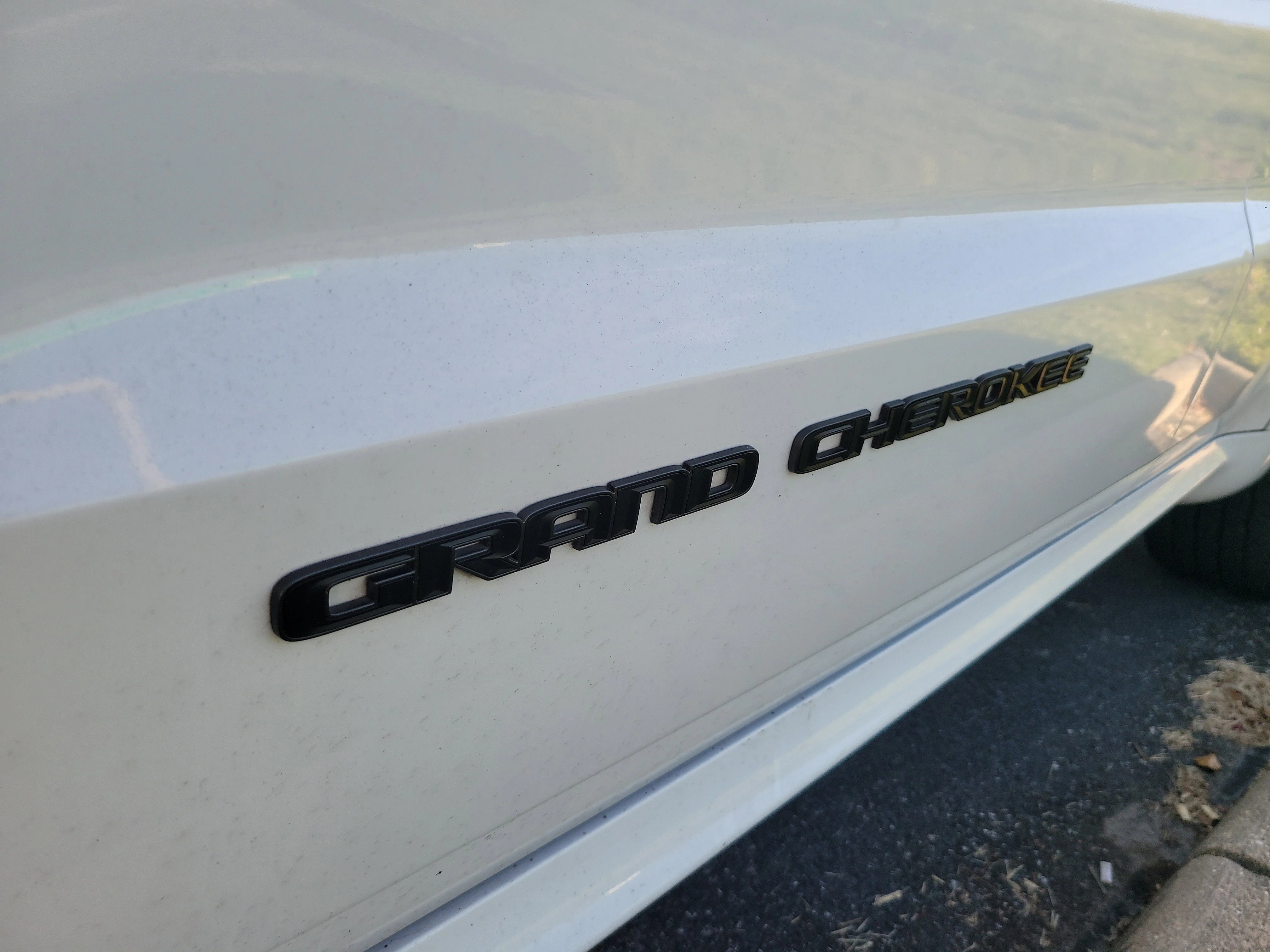 Used 2019 Bright White Clearcoat Jeep High Altitude image 9