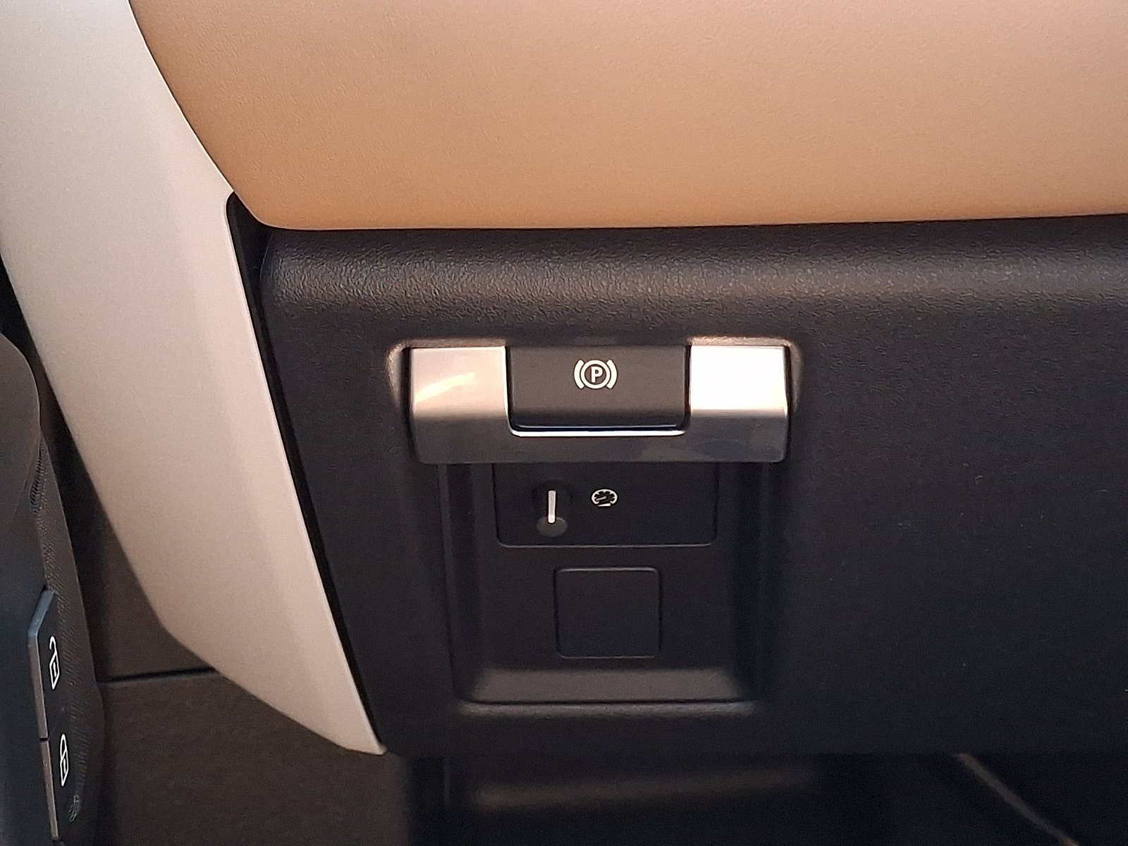 New 2026 Fuji White LAND ROVER X-Dynamic SE image 17