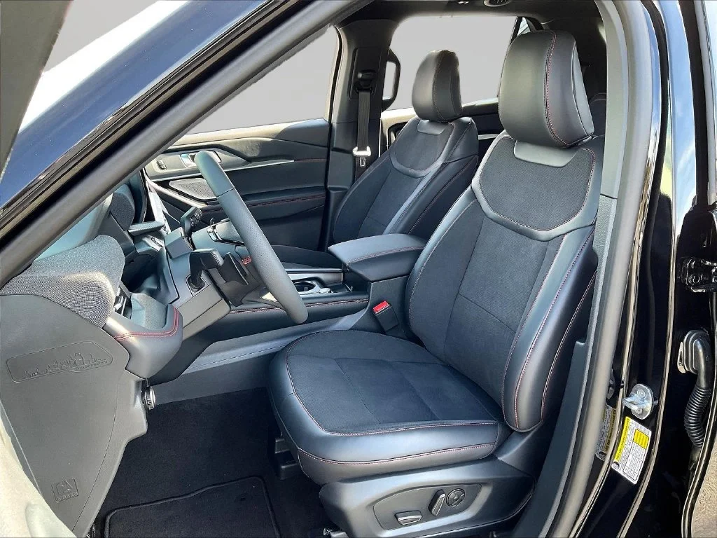 New 2027 Agate Black Metallic Ford ST image 29