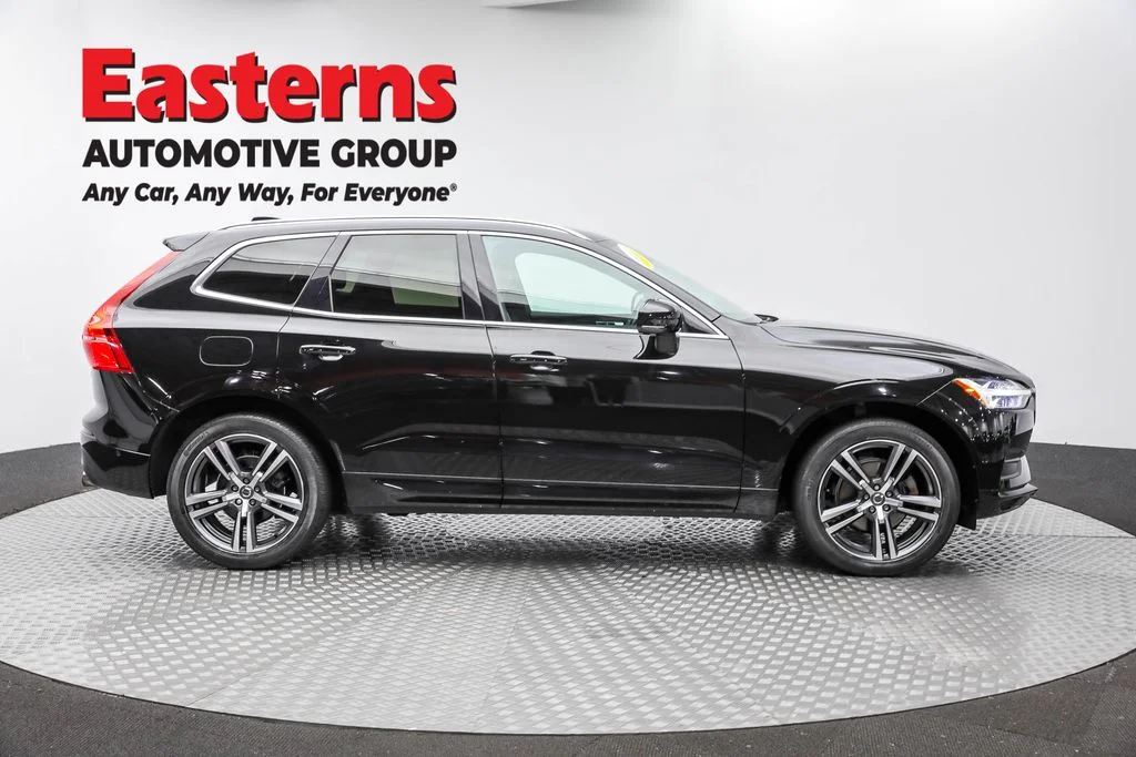 Used 2019 Black Volvo T5 Momentum image 4
