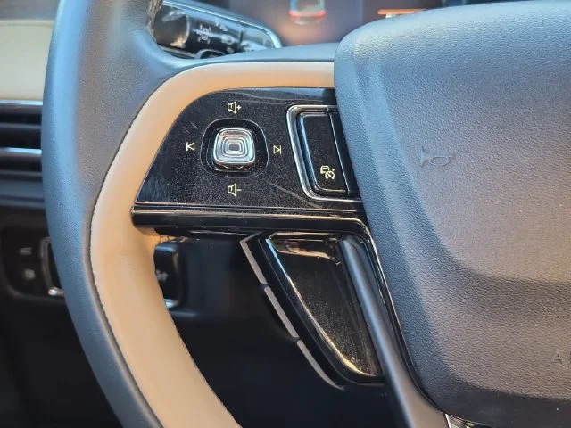 Used 2023 Gray Lincoln Grand Touring image 16