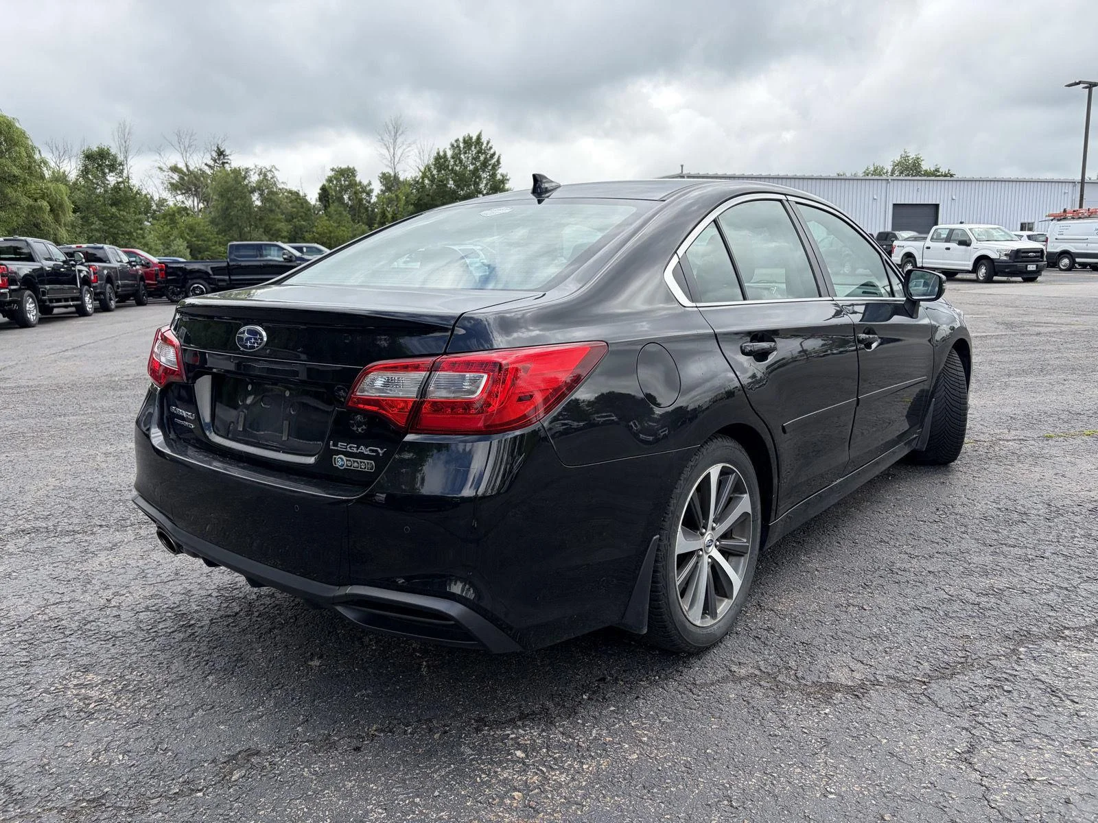 Used 2018 Crystal Black Silica Subaru Limited image 10