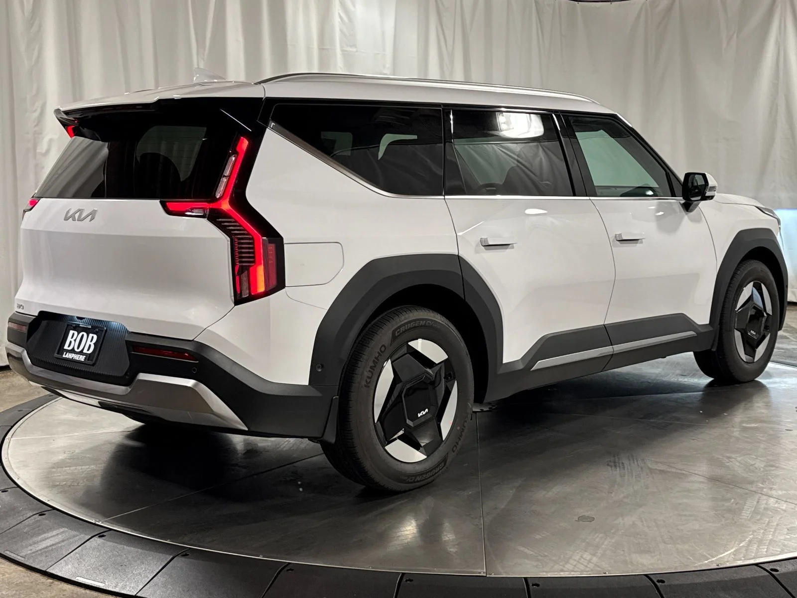 New 2026 White Pearl Kia Wind image 10
