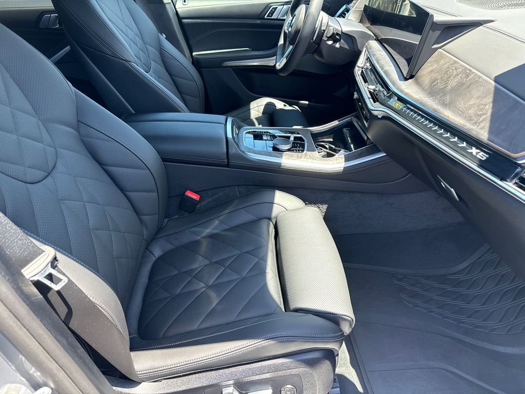 Used 2026 Gray BMW sDrive40i image 13