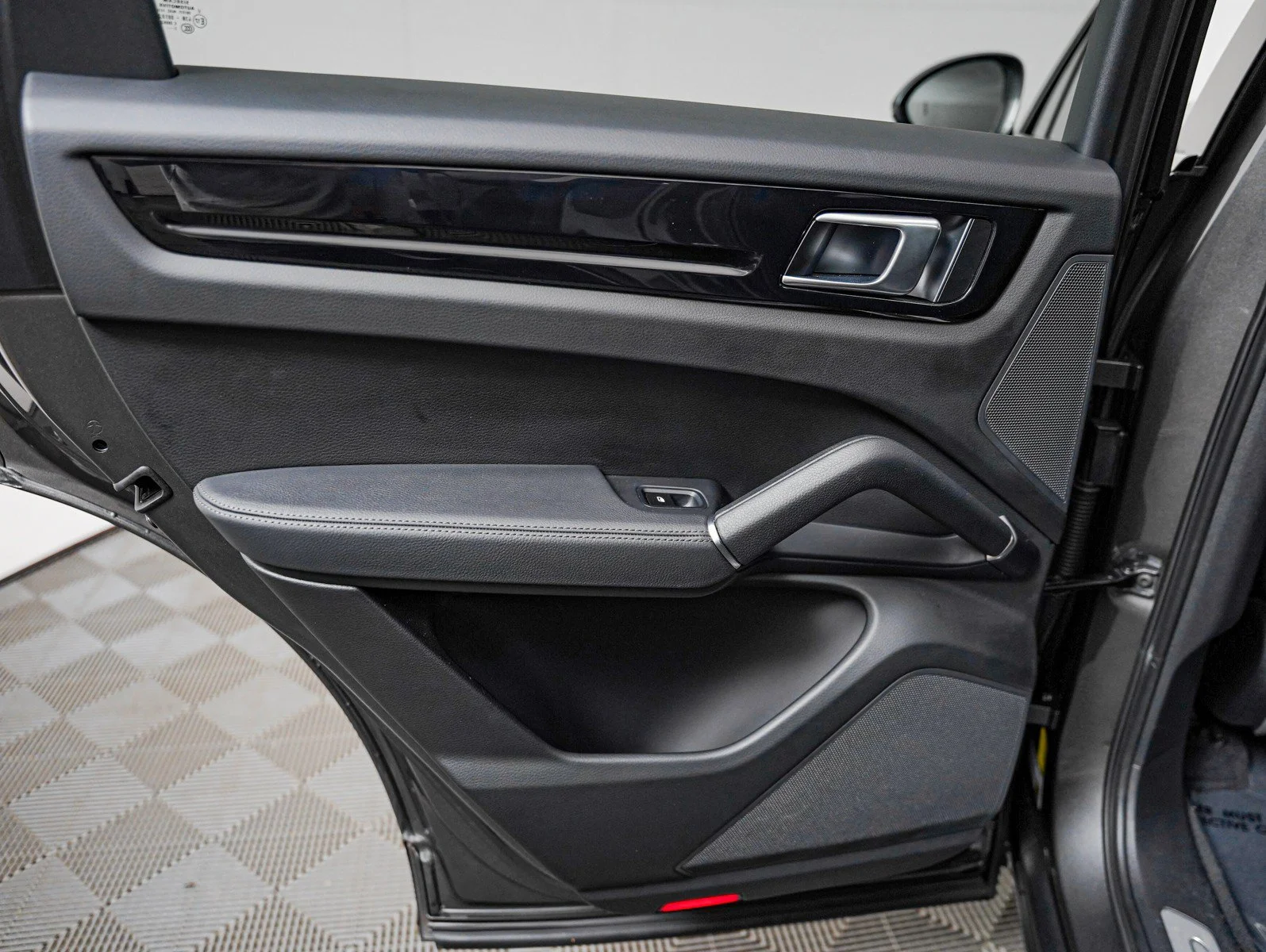 Certified Used 2023 QUARTZITE GREY Porsche  image 28