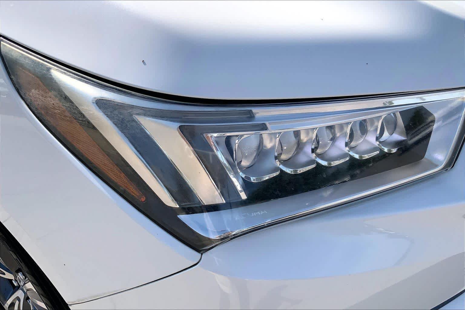 Used 2019 White Diamond Pearl Acura  image 27