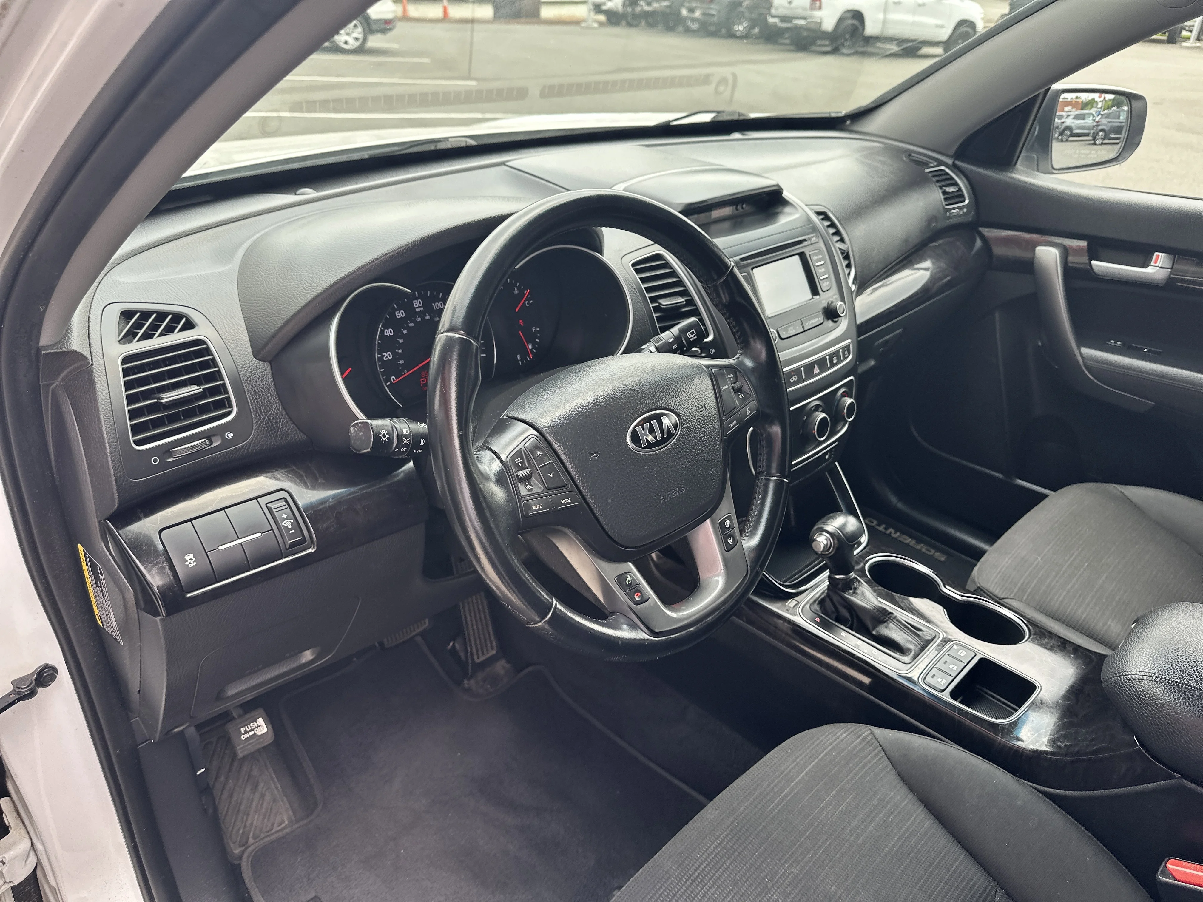 Used 2015 Snow White Pearl Kia LX image 17