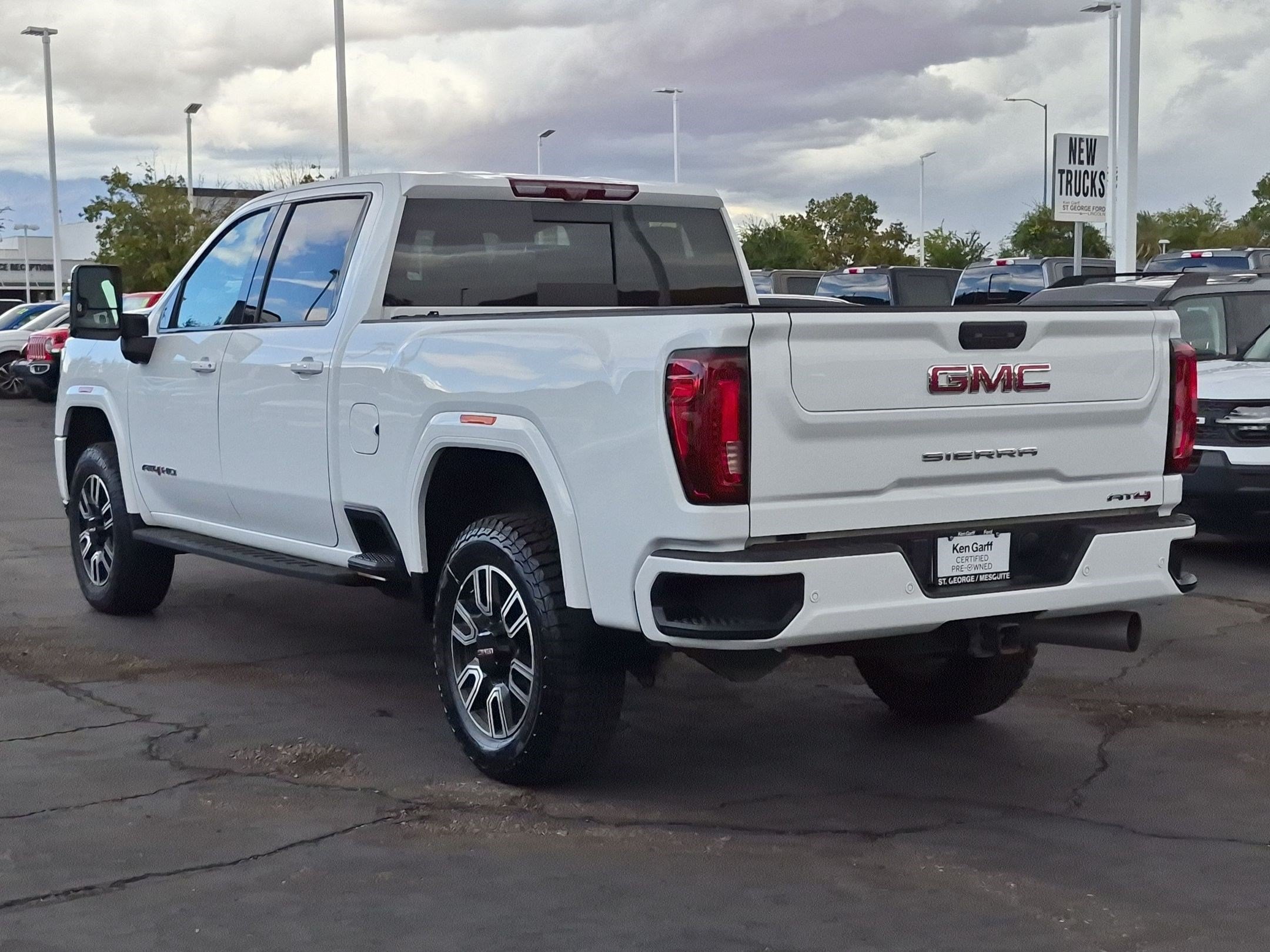 Used 2022 Summit White GMC AT4 image 5