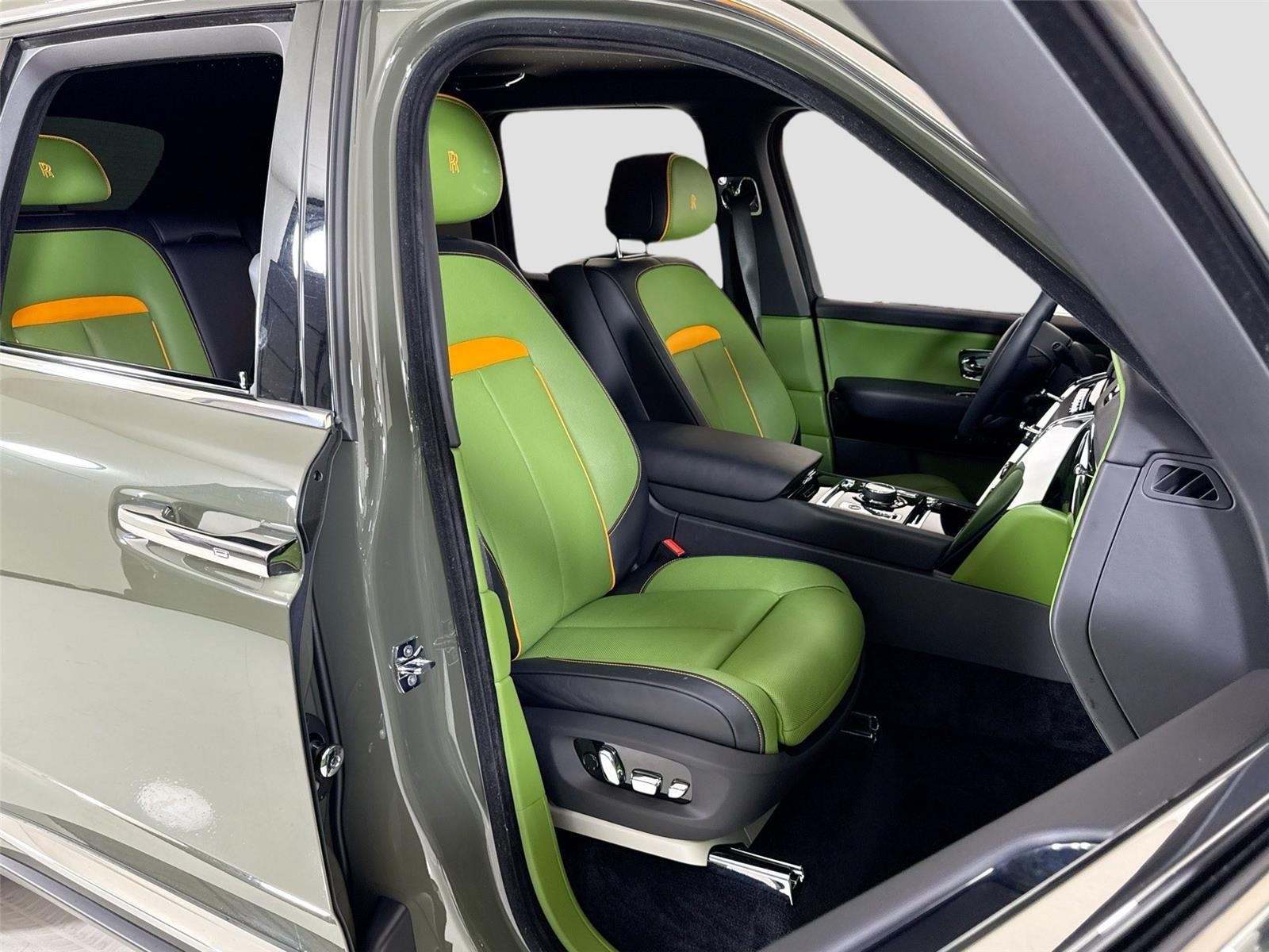 Used 2024 Silver Rolls-Royce  image 34