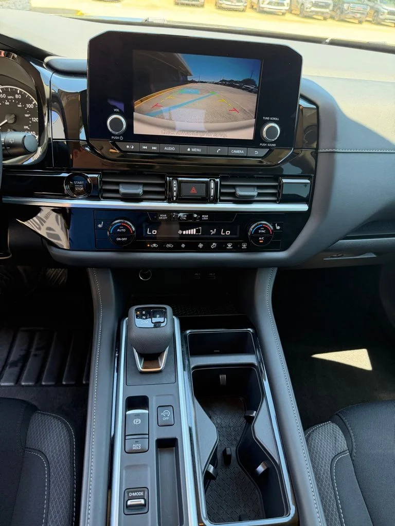 Used 2025 Gray Nissan SV image 17