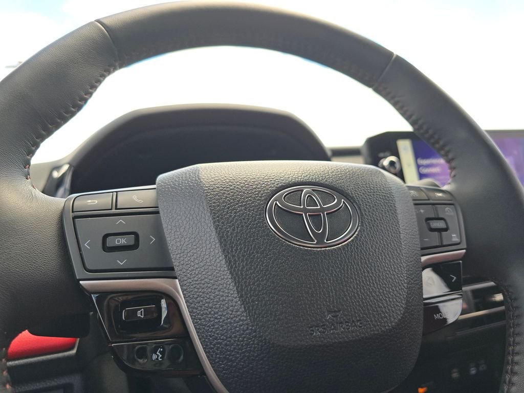 Used 2025  Toyota  image 22