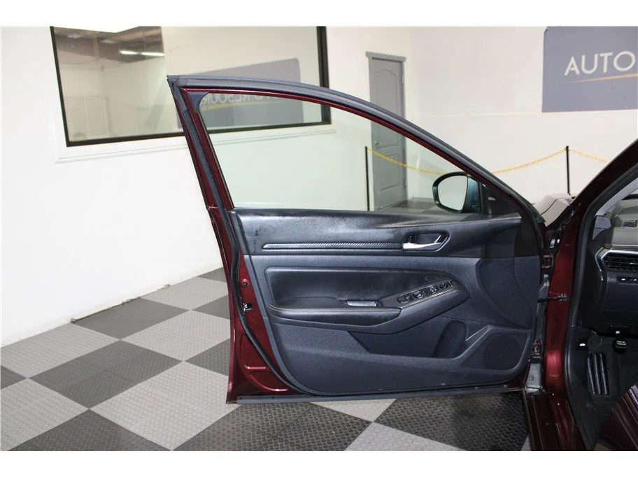 Used 2025 Garnet Pearl Metallic Nissan SV image 11