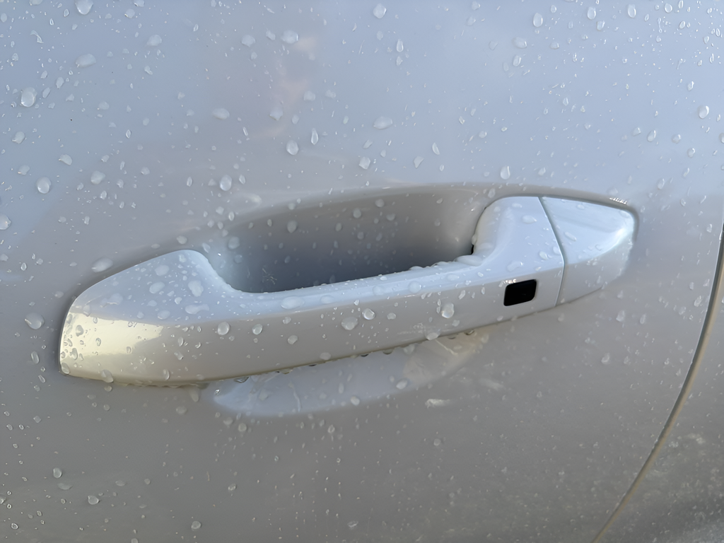 Used 2023 White Kia S image 9