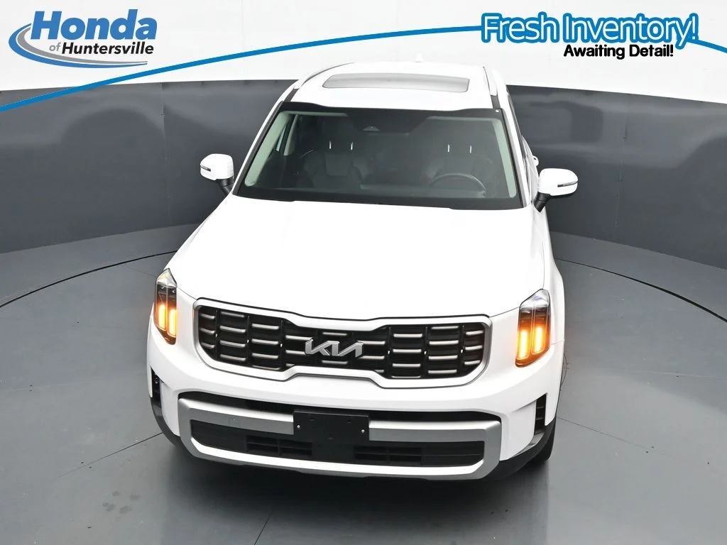 Used 2025 White Pearl Kia S image 19
