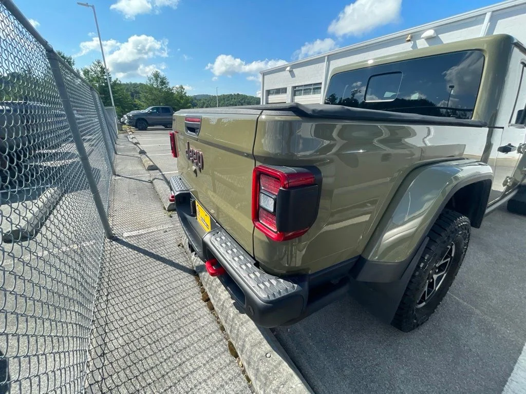 Used 2025 Green Jeep Rubicon image 13