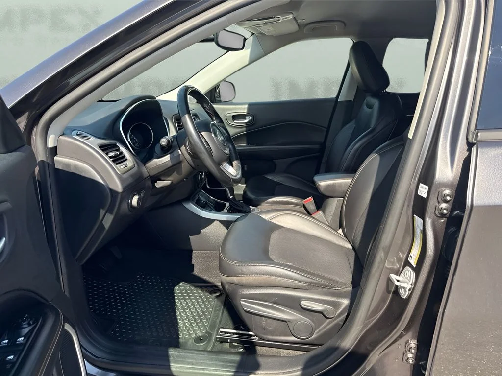 Used 2018 Gray Jeep Latitude image 7