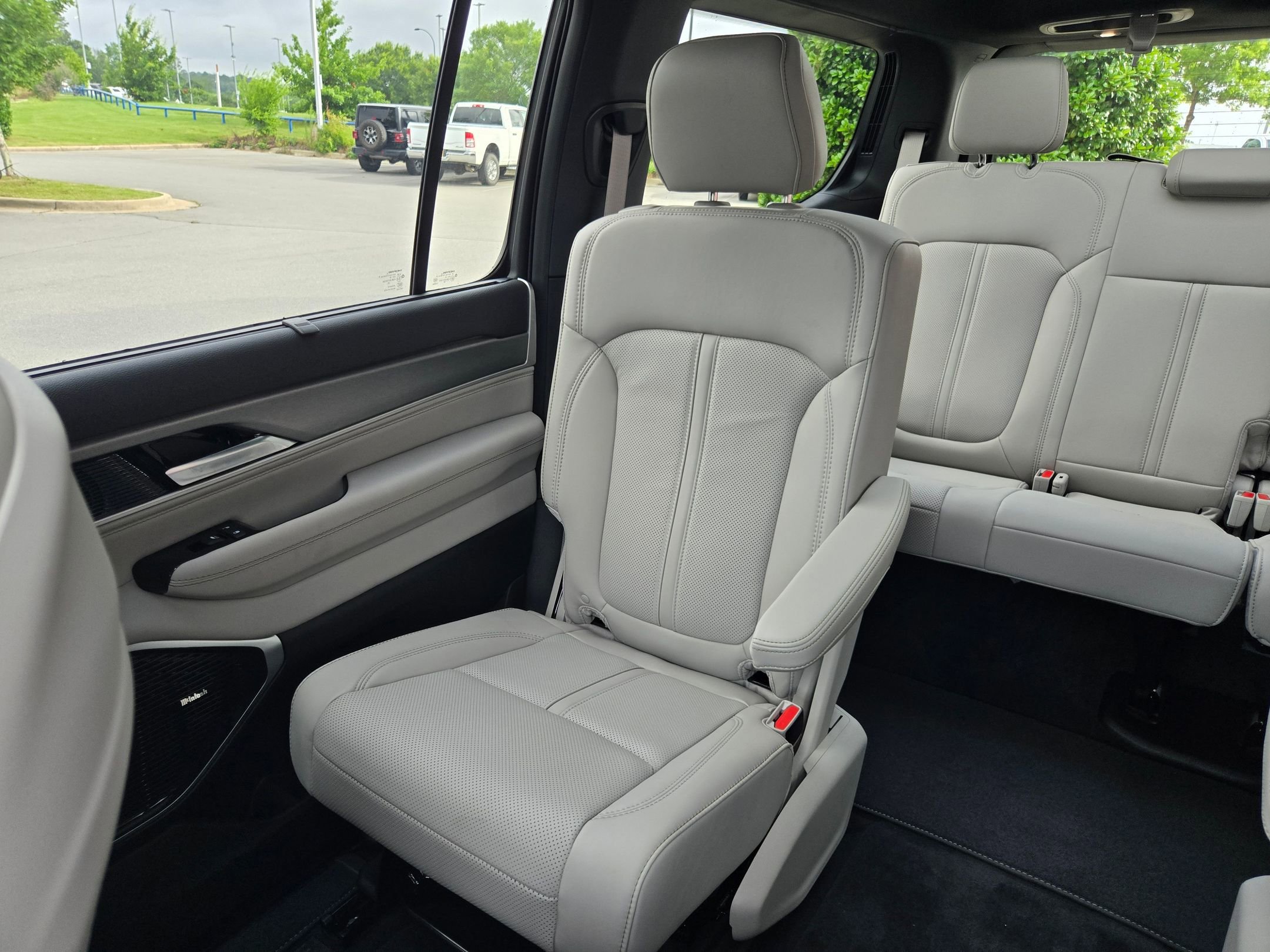 New 2026 Steel Blue Exterior Paint Jeep Limited Reserve image 12