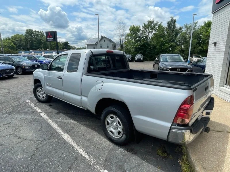 Used 2005 Silver Toyota Base image 3