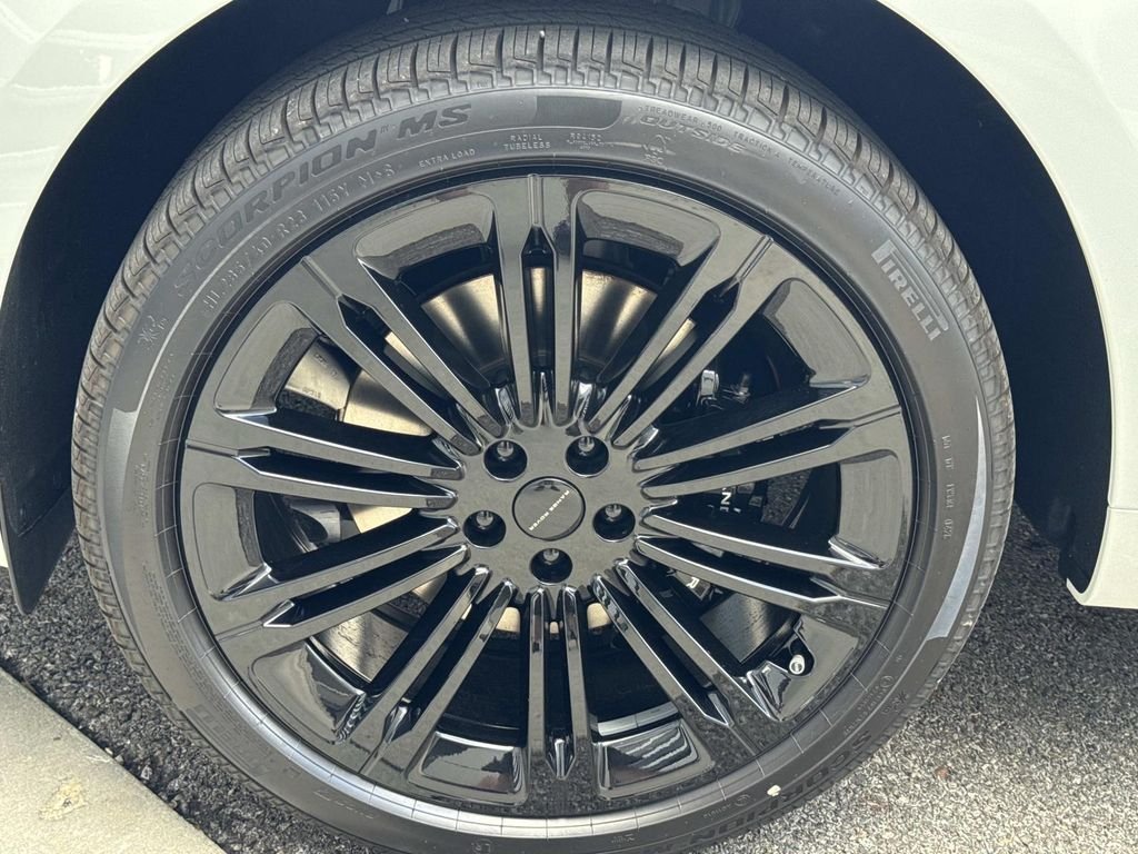New 2026 Fuji White Land Rover Dynamic SE image 12