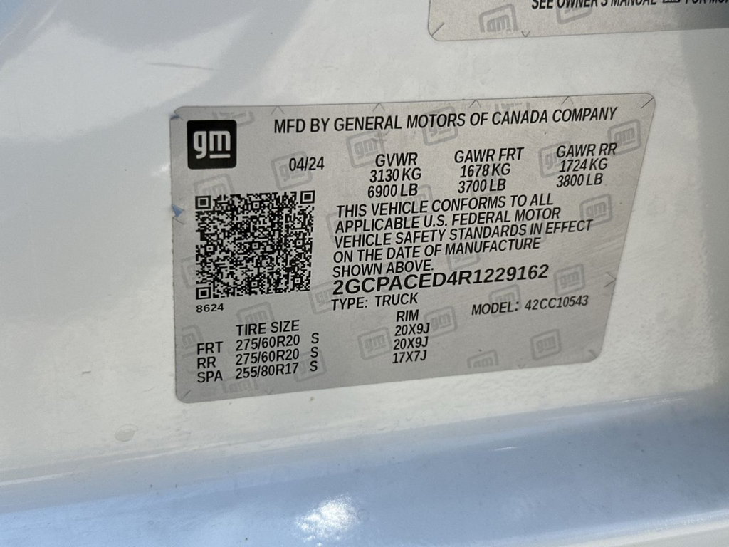 Used 2024 White Chevrolet LT image 38