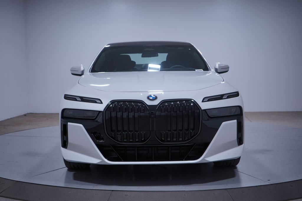 Used 2026 Mineral White Metallic BMW 740i image 4