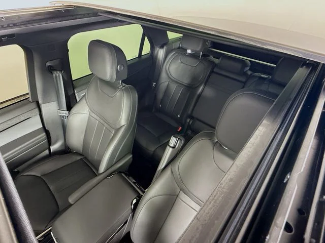 Used 2025 Black Land Rover S image 14