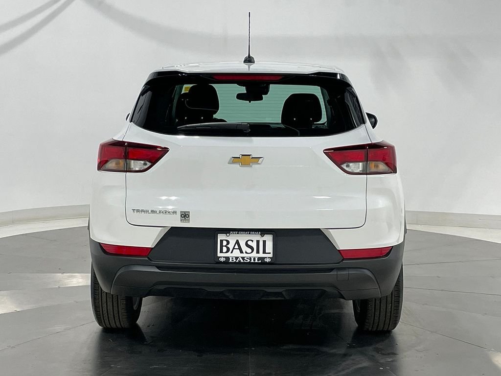 Used 2025 White Chevrolet LS image 12