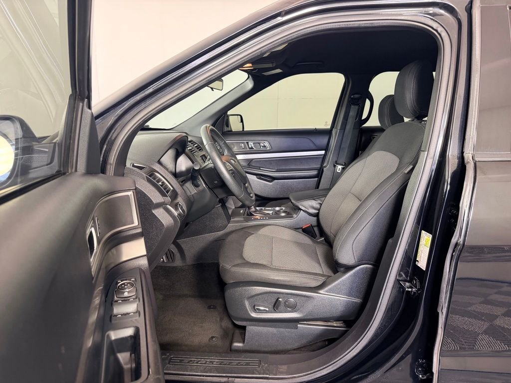 Used 2018 Black Ford XLT image 25