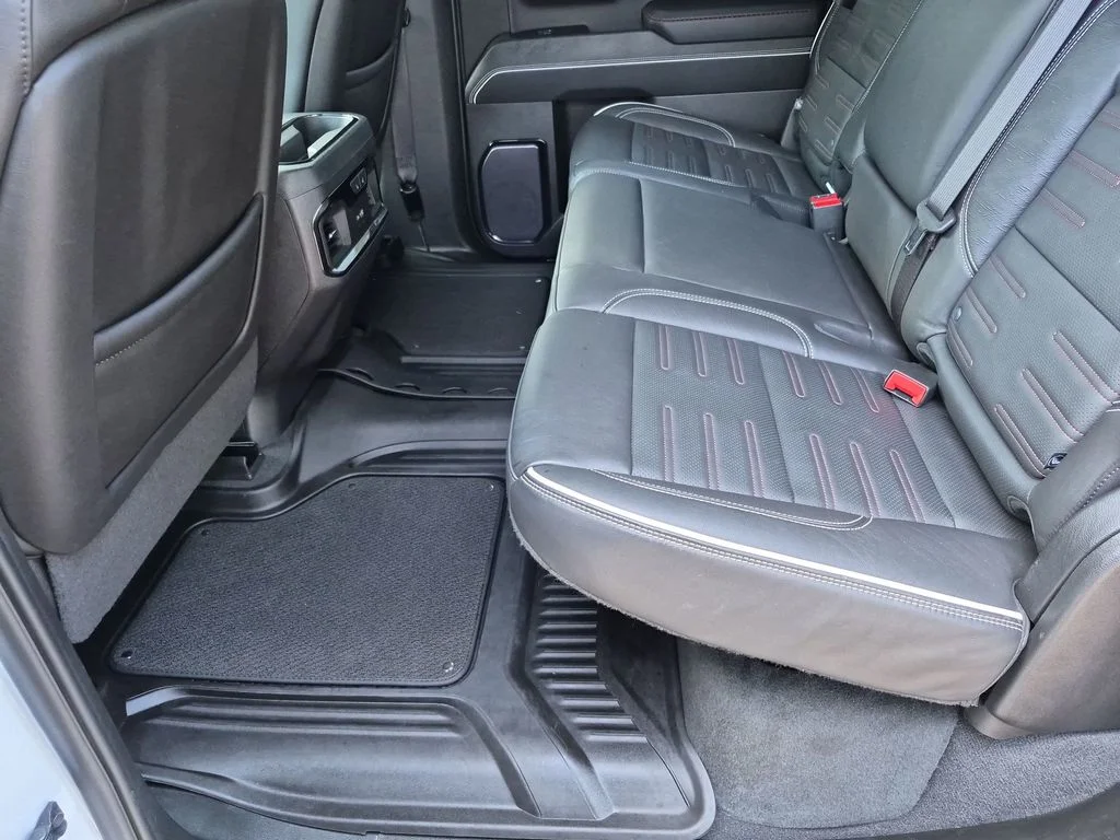 Used 2022 White GMC AT4X image 21