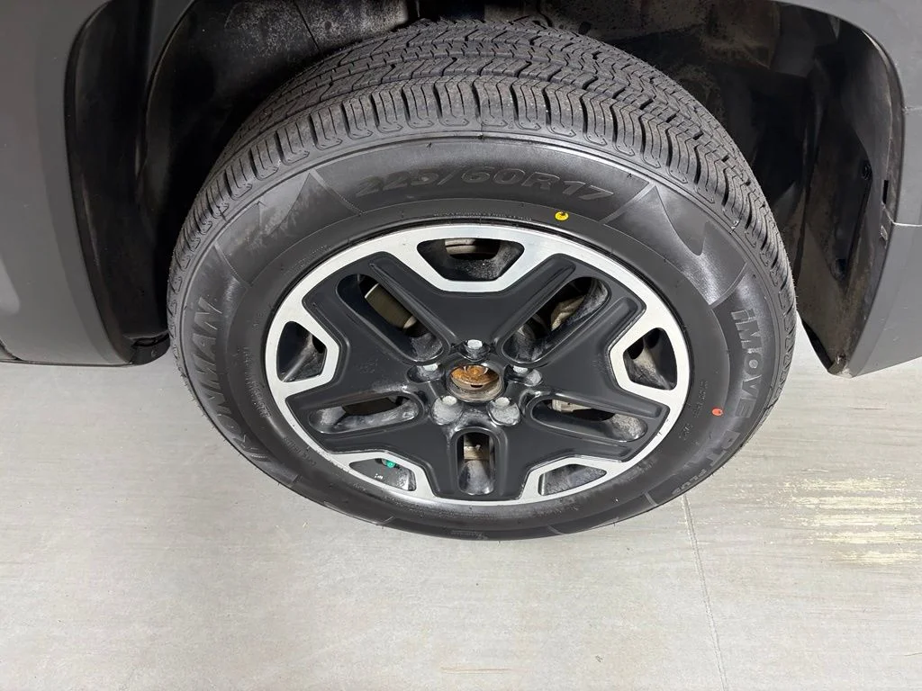 Used 2016 Black Jeep Trailhawk image 11