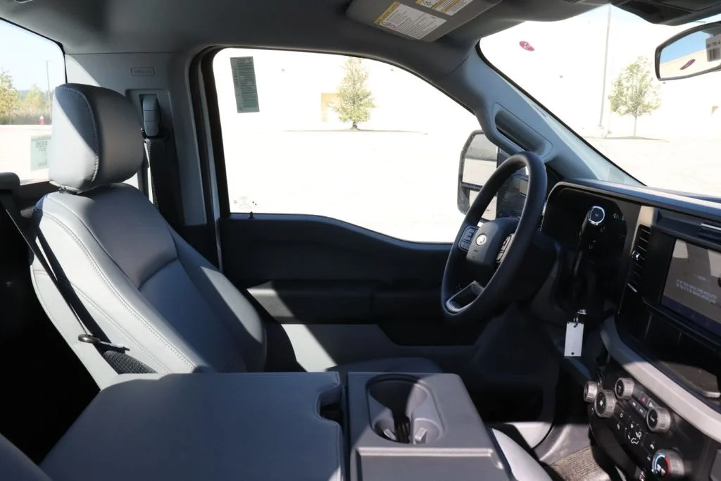 New 2026 Oxford White Ford F-250® XL image 10